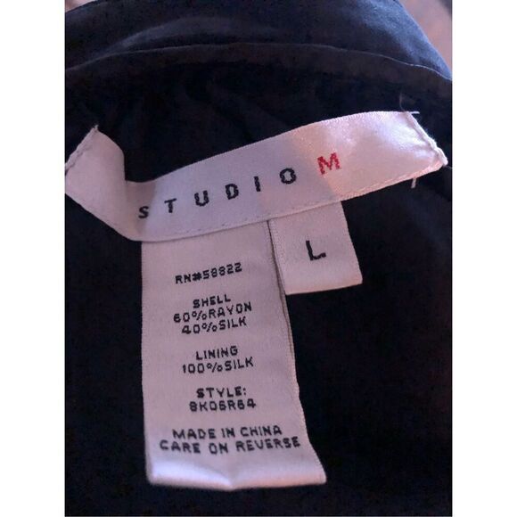 Studio M features short, puffed sleeves and a ruffled neckline Silk SZ L - Picture 9 of 9